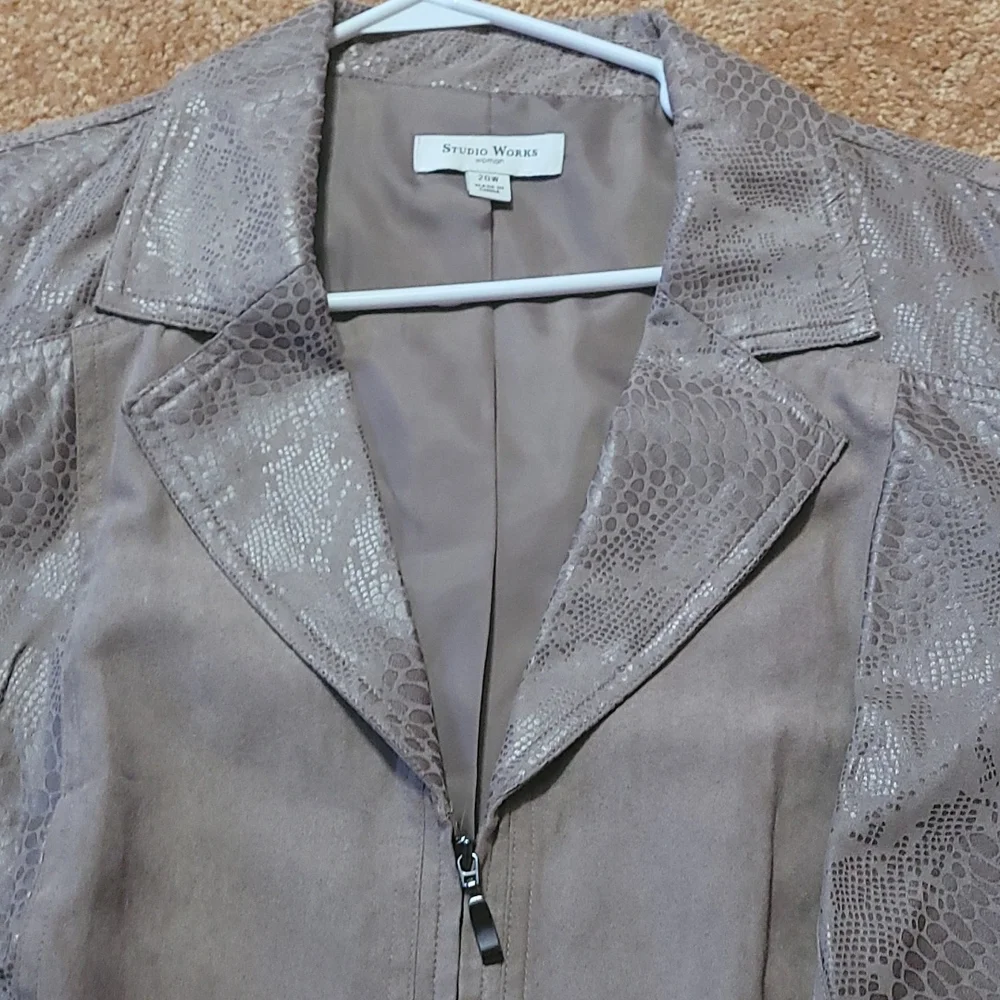 Jacket - Picture 2 of 7